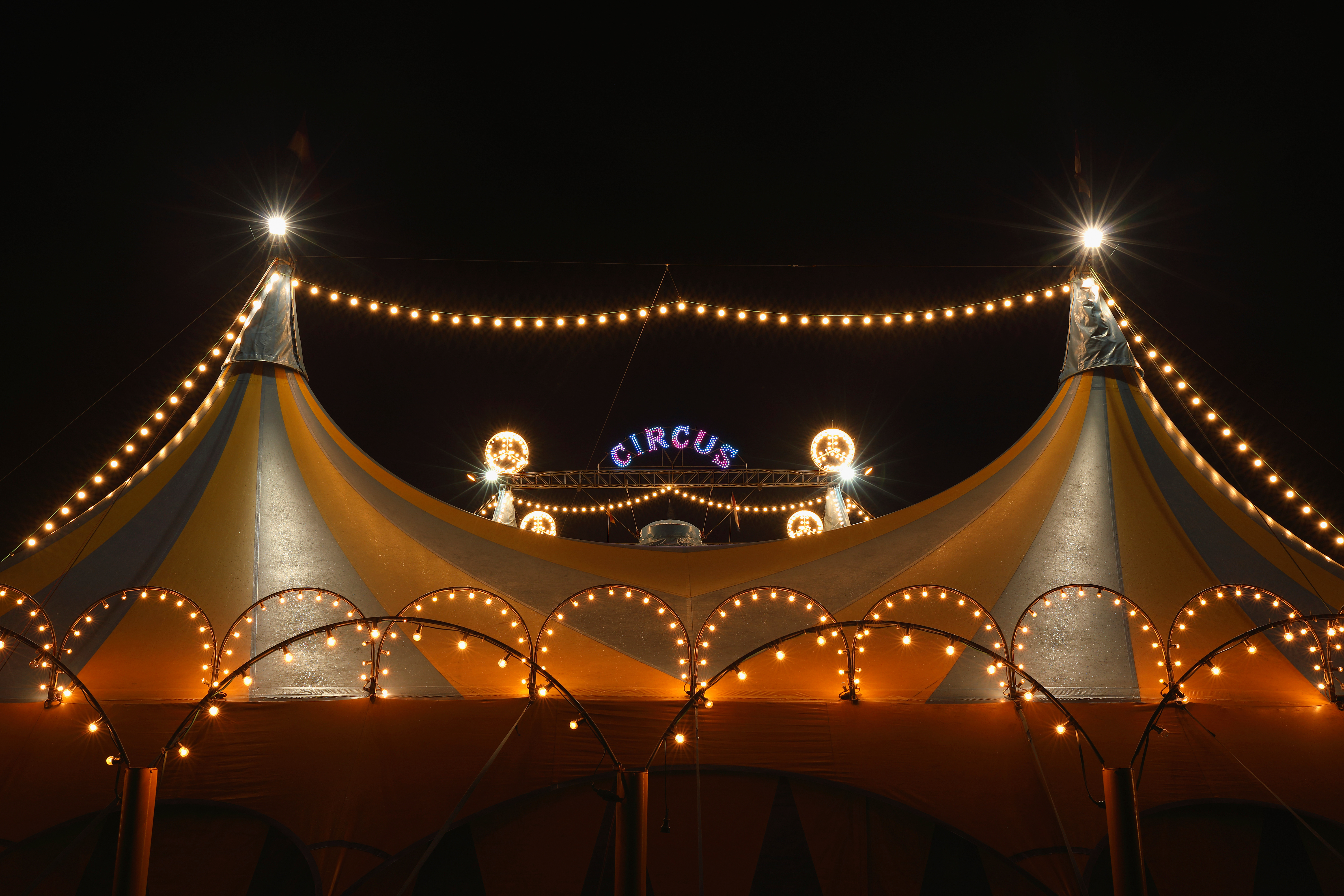 Do Portugal Circus at Maplewood Mall Saint Paul – Saint Paul, MN