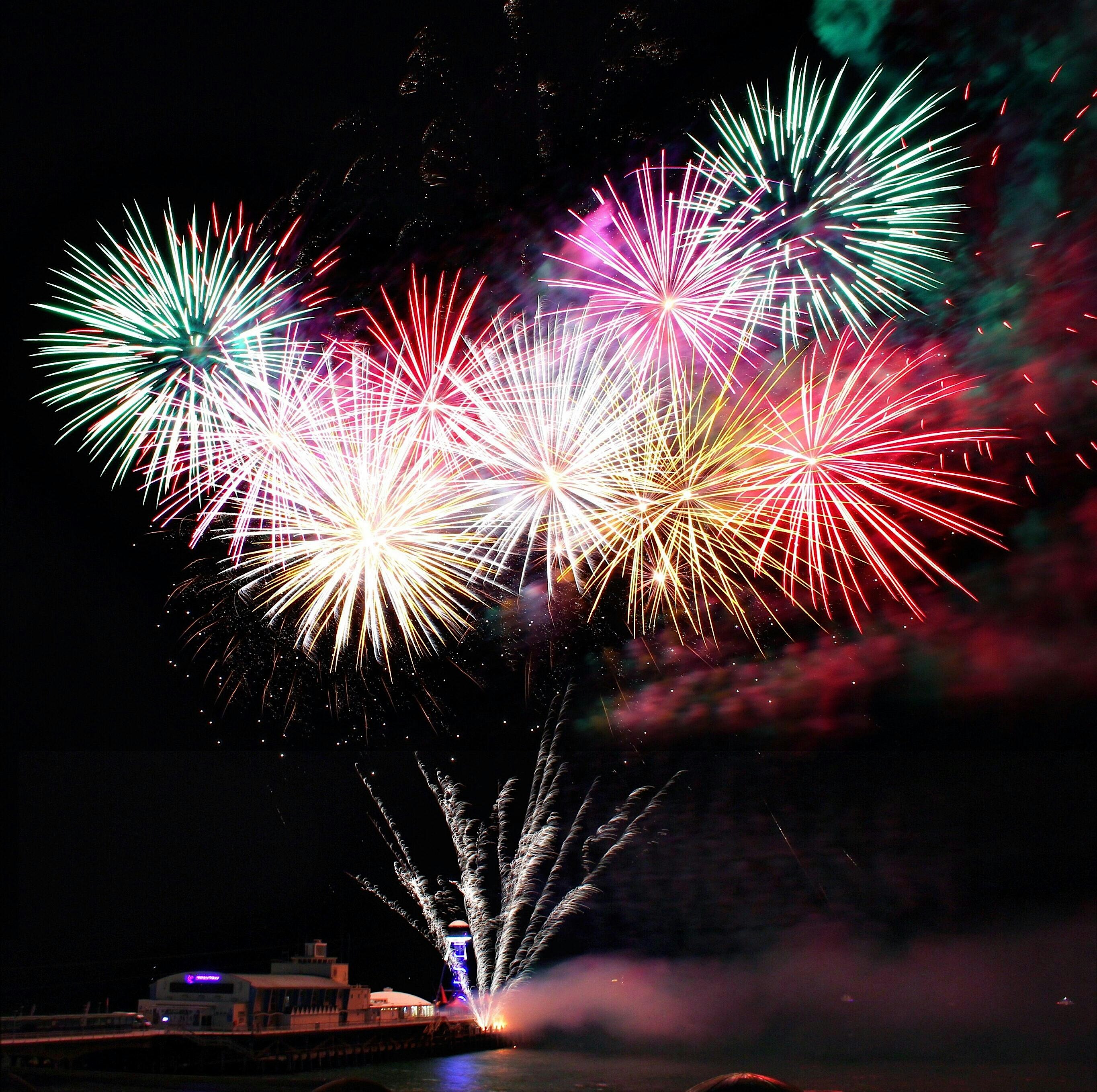New Years Eve Fireworks Cruise on Yacht in Miami with Open Bar at 301 Biscayne Blvd – Miami, FL
