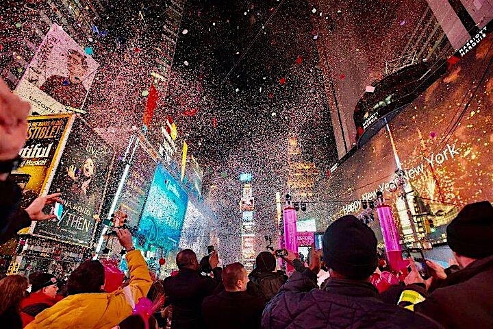 NYE: Open Bar with Times Square Live Ball Drop View at Flûte Champagne Bar – New York, NY