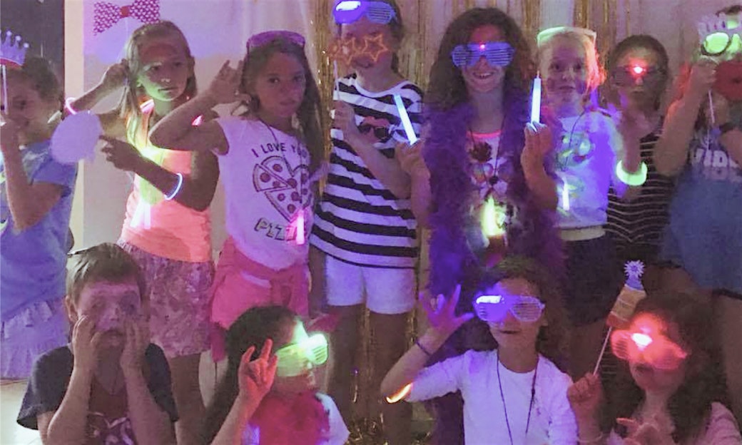 Back-to-School Kids Glow Party at Darien Arts Center – Darien, CT