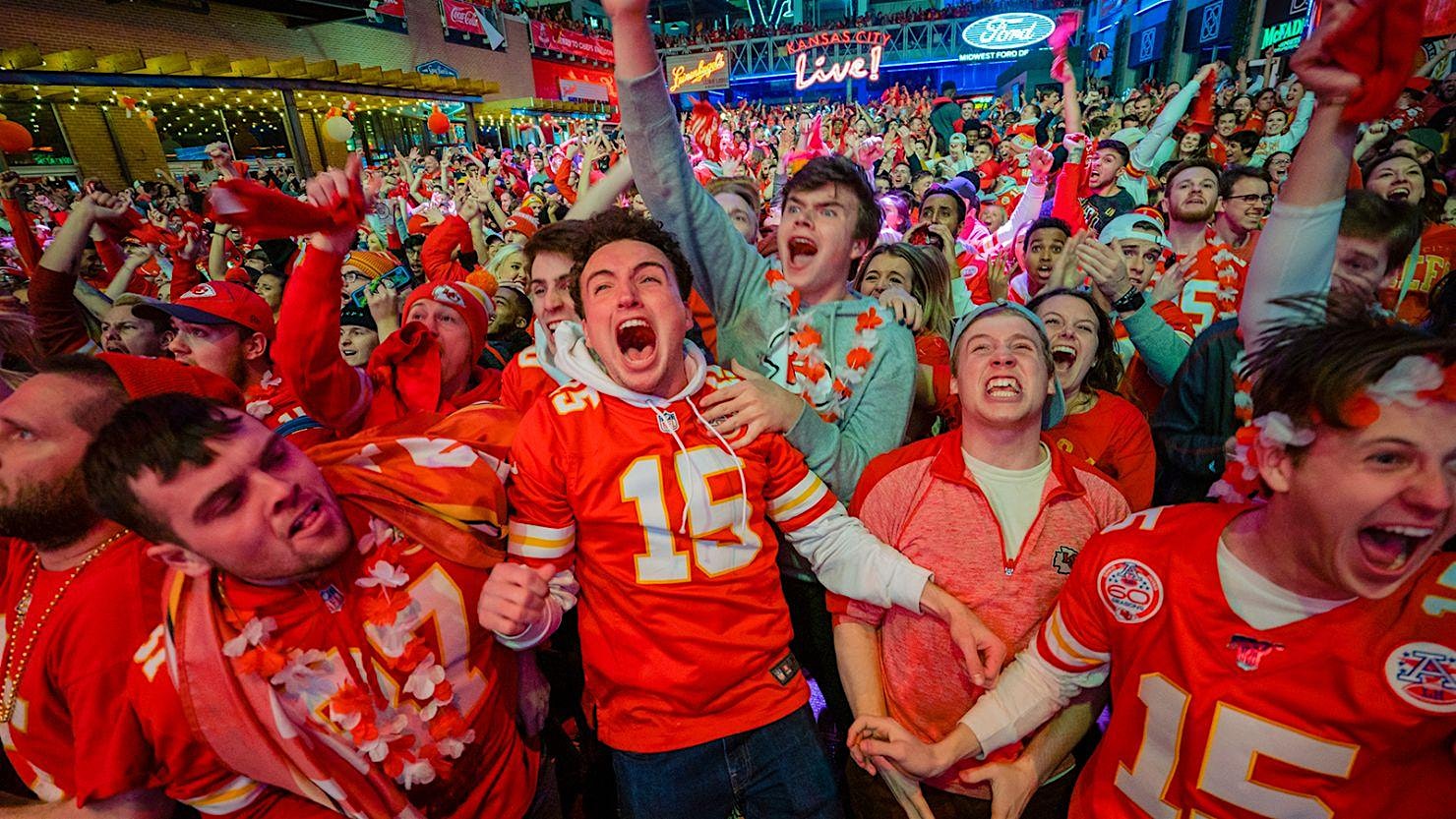 Dinner with Strangers: Chiefs Edition at Restaurant of the Week – Kansas City, MO