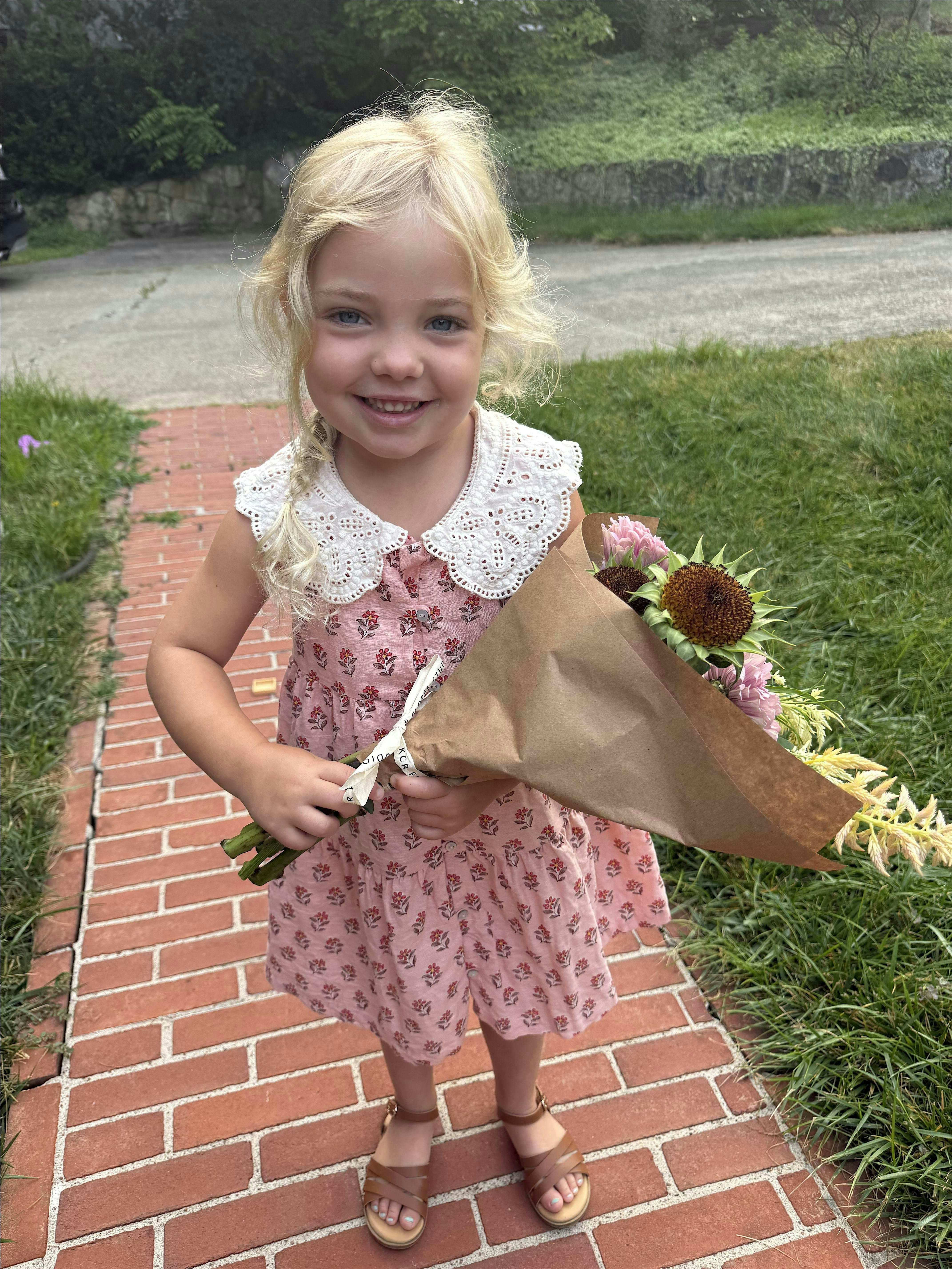Mommy & Me Bouquet Wrapping Class at 906 Quarrier St – Charleston, WV
