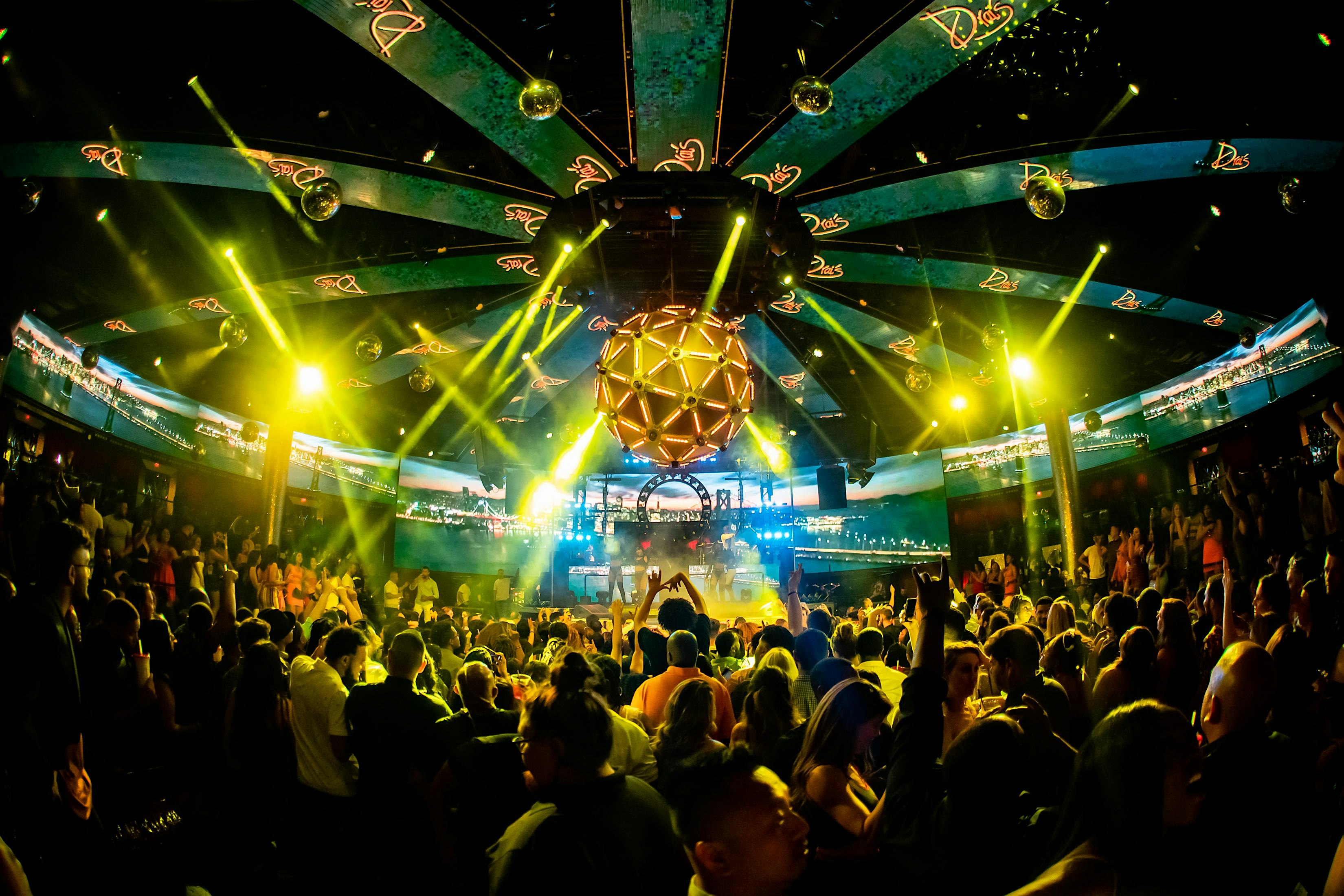 Las Vegas Party Bus Nightclub Crawl at Las Vegas Strip – Las Vegas, NV