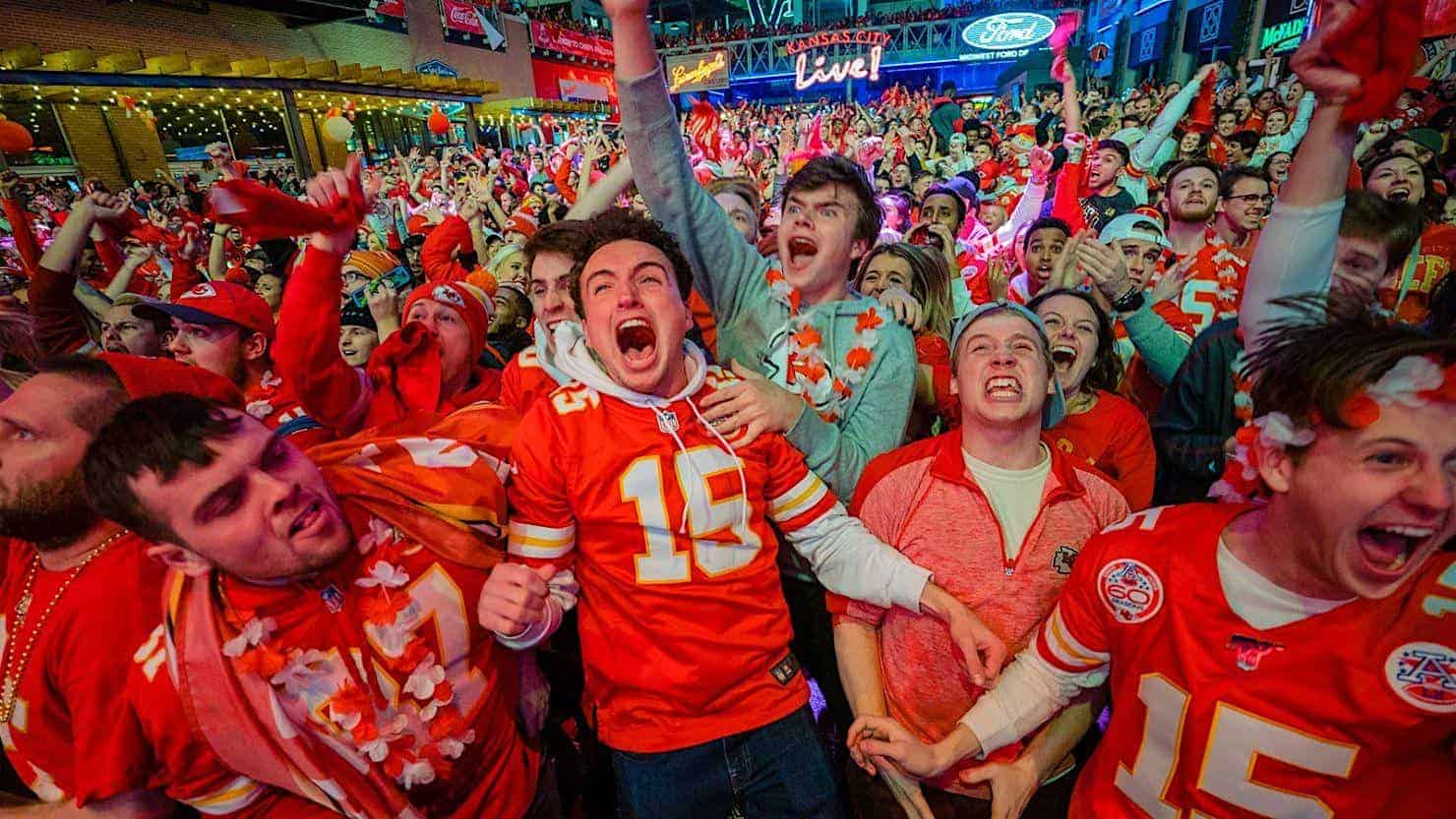 Dinner with Strangers: Chiefs Edition at Restaurant of the Week – Kansas City, MO
