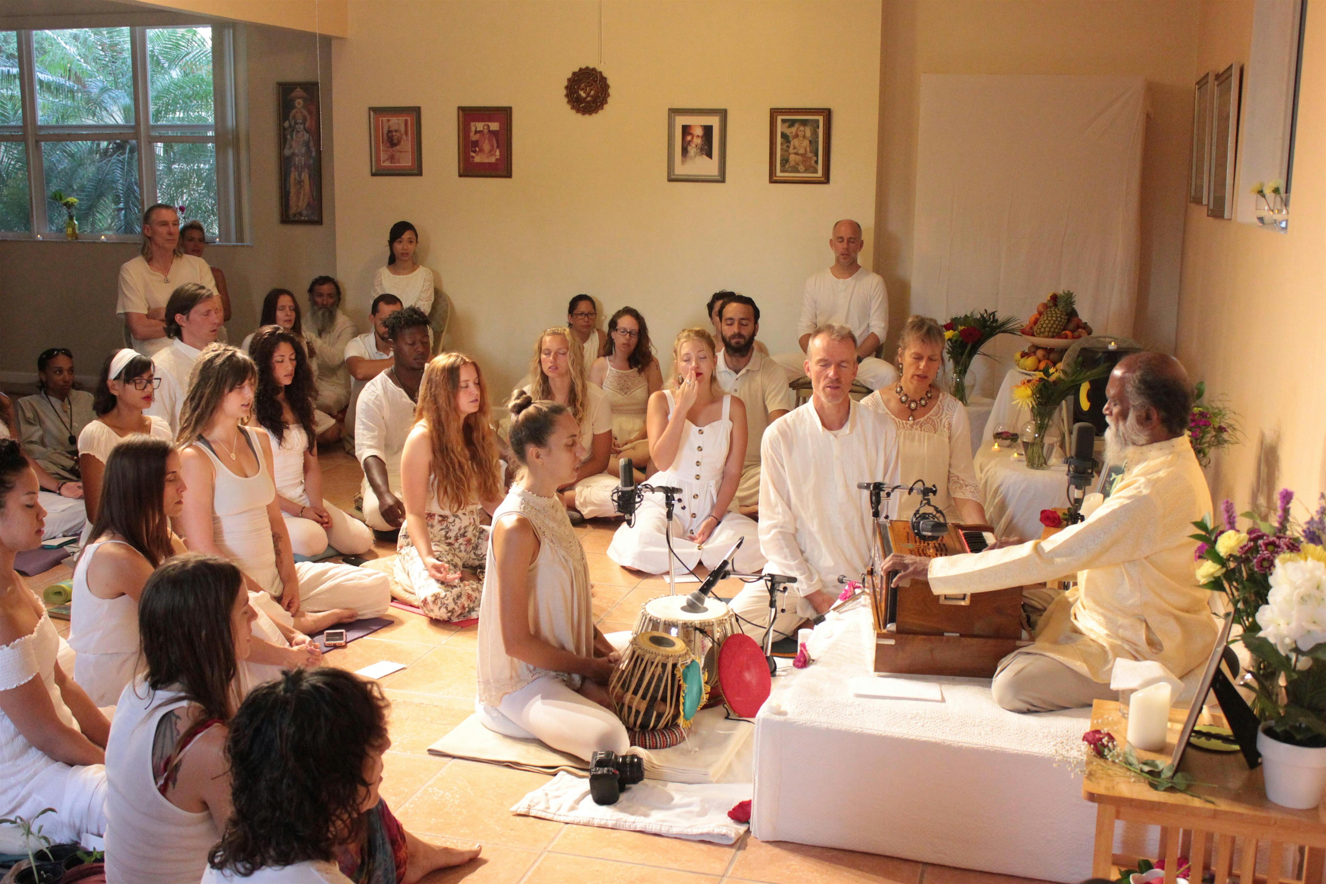Sunday Evening Satsang @ Yogi Hari’s Ashram at Yogi Hari’s Ashram – Sampoorna Yoga – Miramar, FL