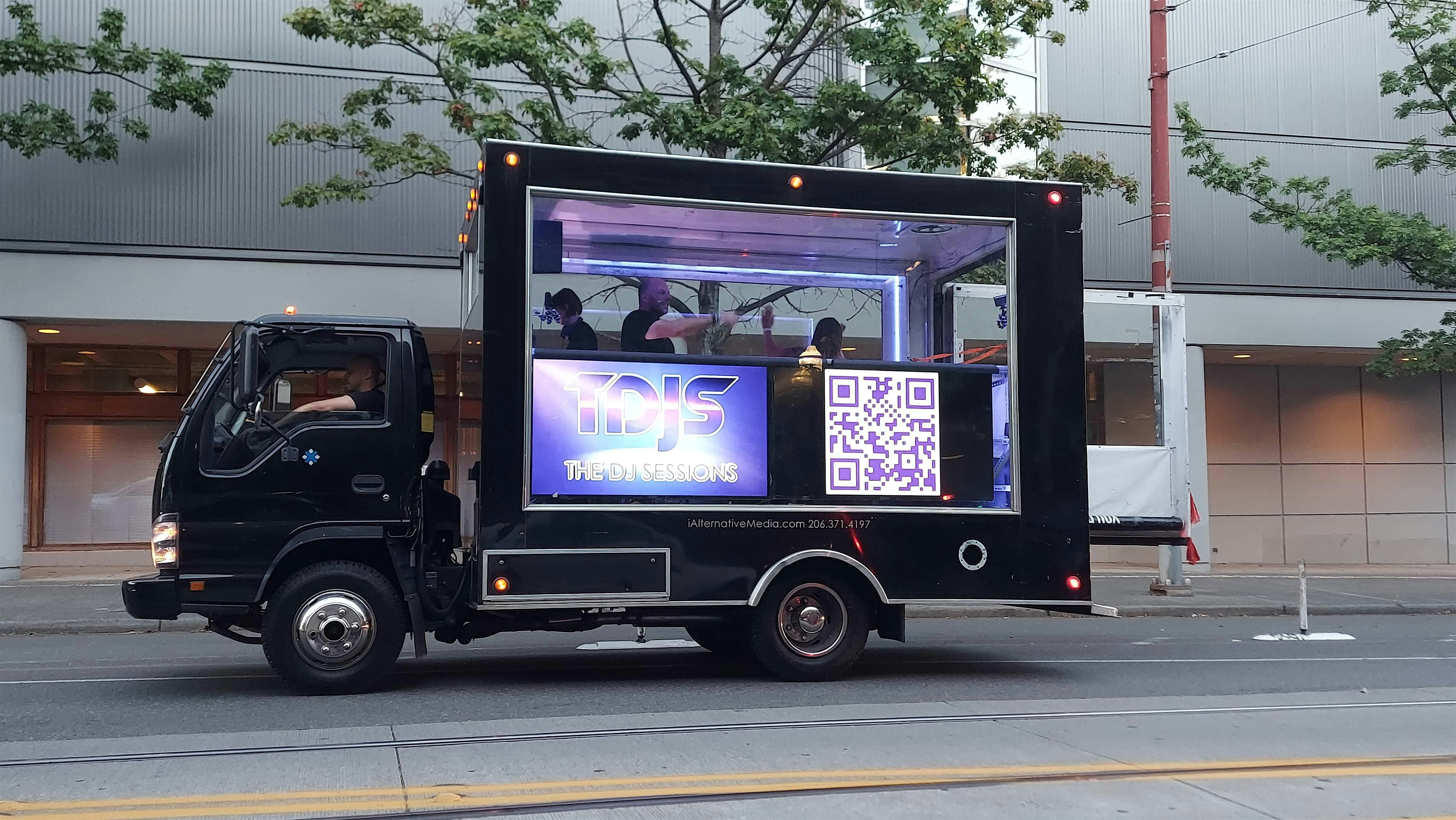The DJ Sessions presents the “Mobile Sessions” 12/31/25 at Ozzie’s – Seattle, WA