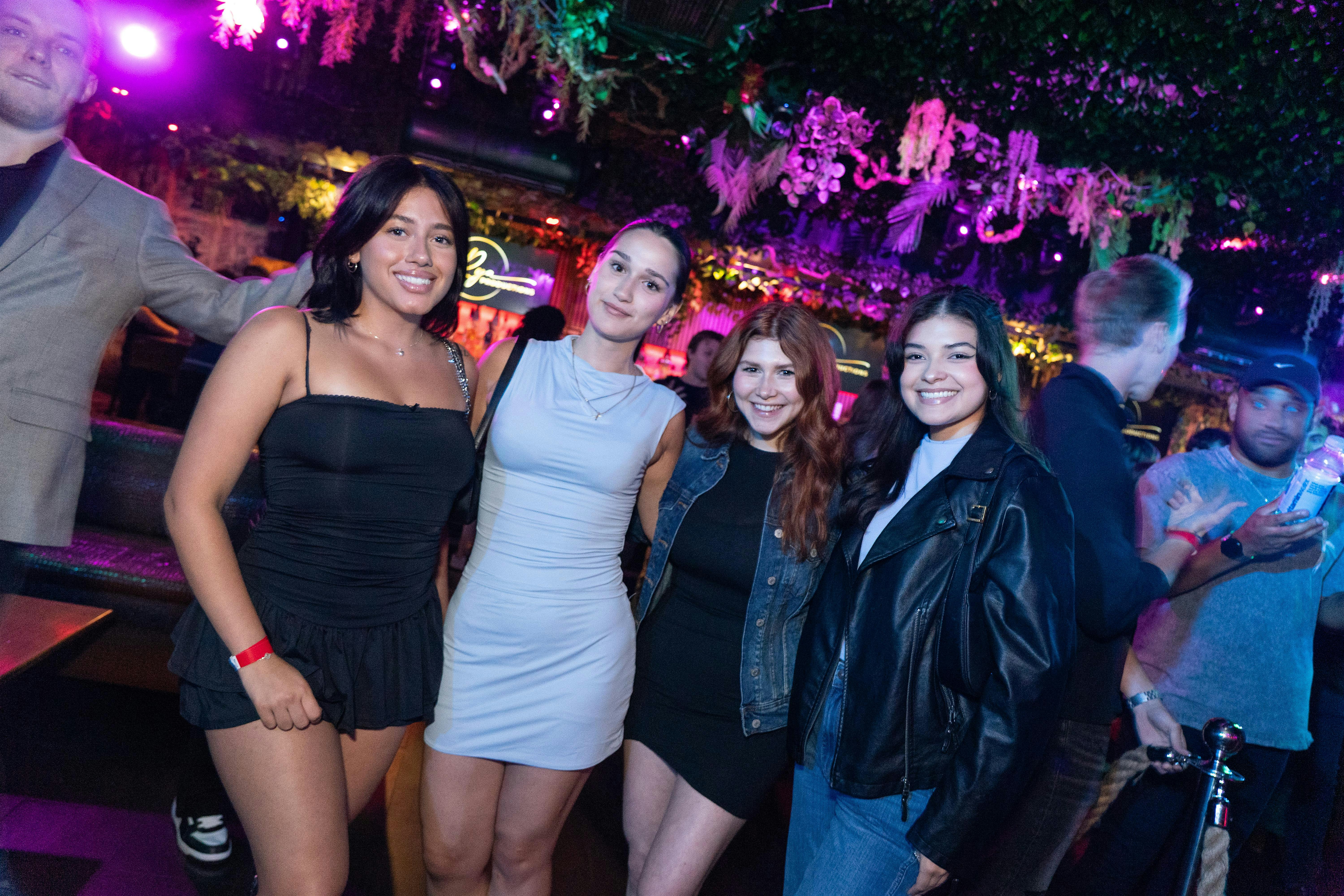 Foodies + New Friends Laguna Beach: Dinner with Strangers at Restaurant of the Night – Laguna Beach, CA