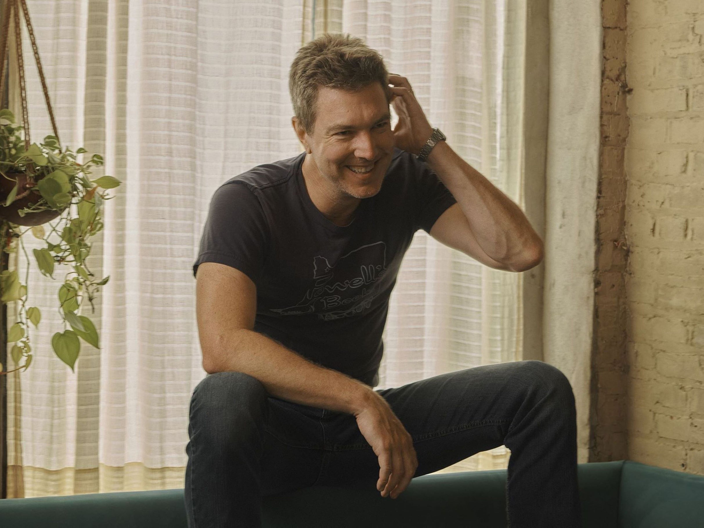 Hamilton Leithauser w/ Renny Conti at District Music Hall – Norwalk, CT