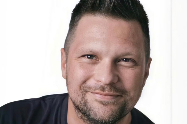 Julian McCullough at Pittsburgh Improv – Pittsburgh, PA