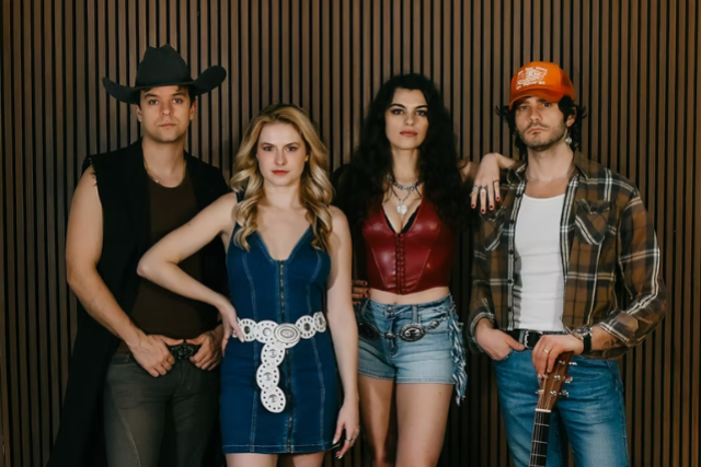 Country Road – Performing All Your Favorite Country Hits at Daryl’s House – Pawling, NY