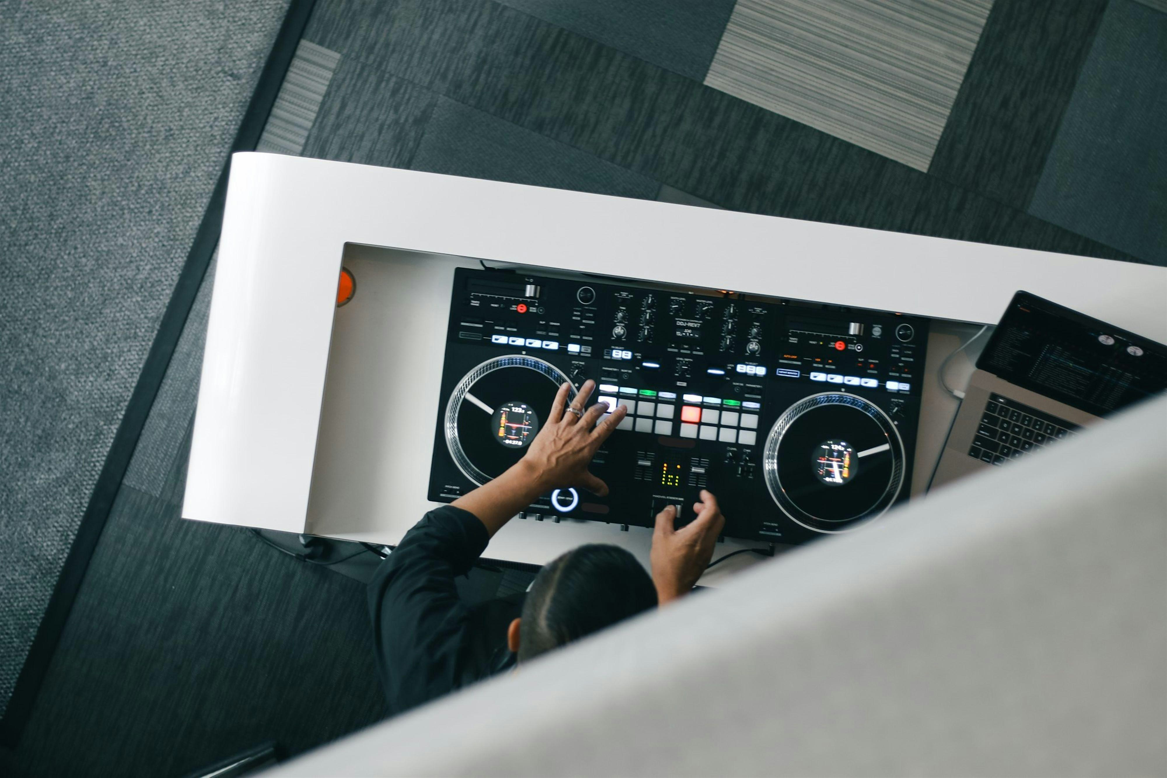 VINYL NIGHTS AT W SAN FRANCISCO at W San Francisco – San Francisco, CA