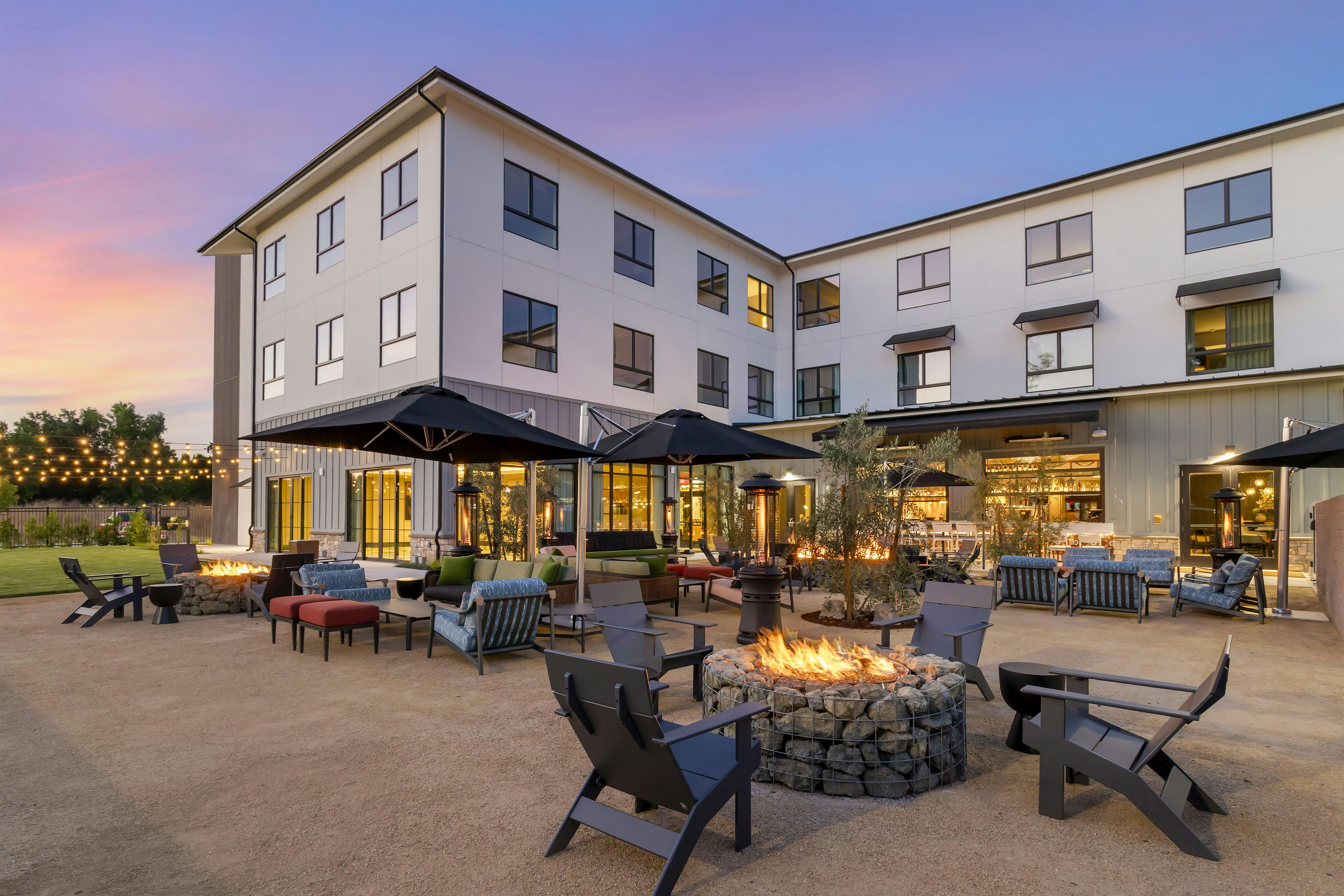 Live & Local – Live Music and Wine Pours at Ironhorse Restaurant & Bar at Ironhorse Restaurant & Bar – Templeton, CA
