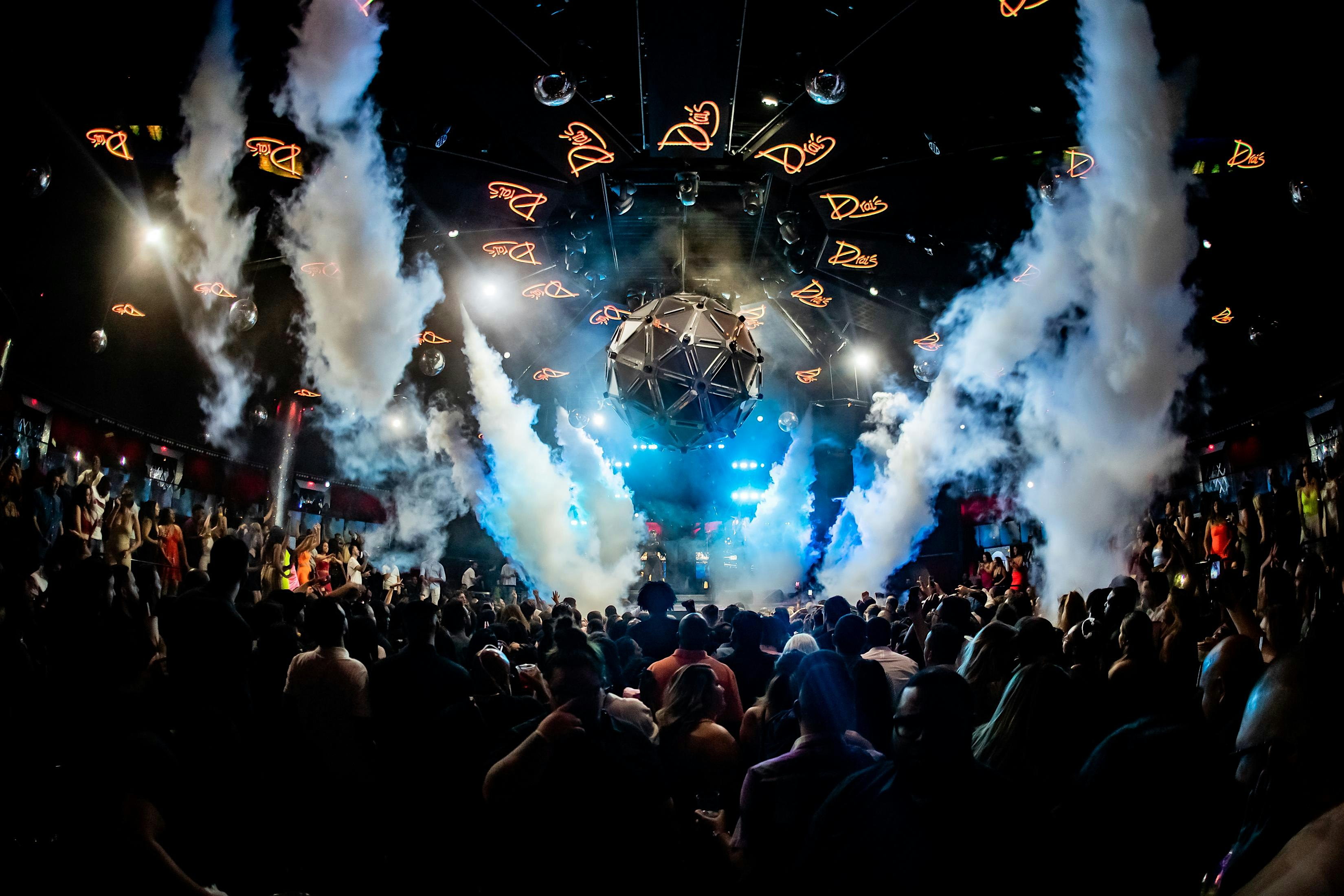 Las Vegas Hip Hop Crawl with Open Bar Party Bus at The Las Vegas Strip – Las Vegas, NV