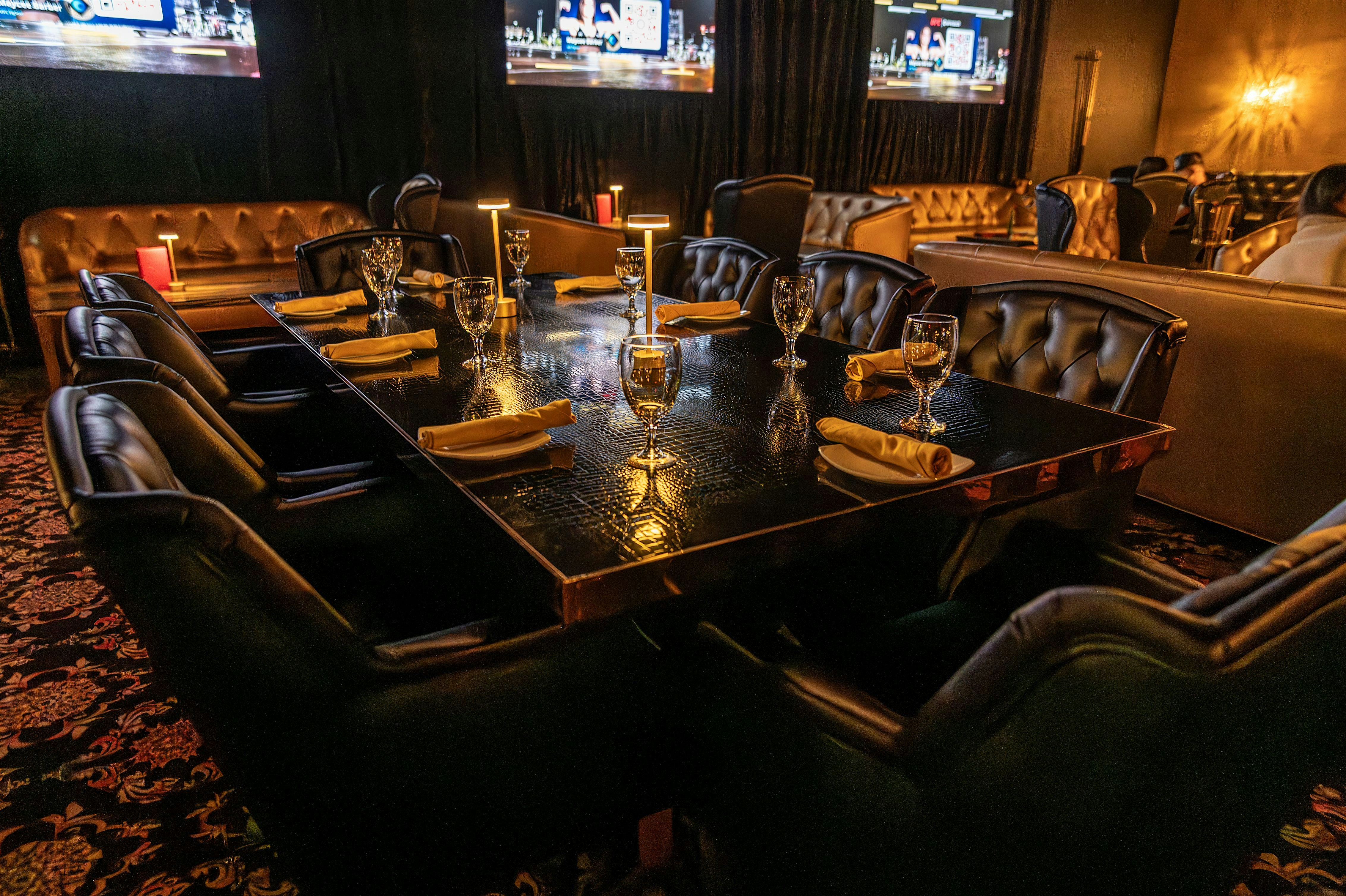 Friday Night Live Music at Rick’s Steakhouse & Lounge – HALNDLE BCH, FL