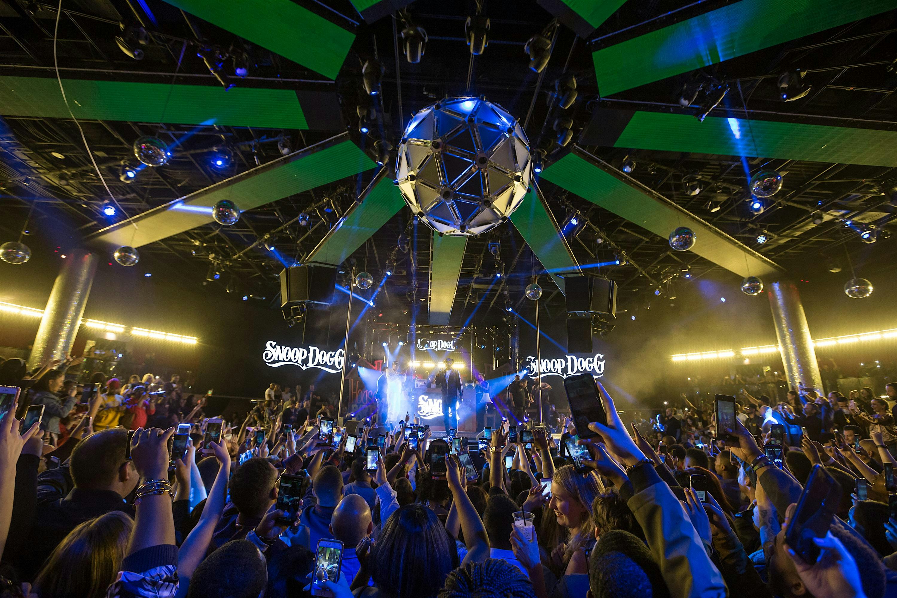 Las Vegas Hip Hop Crawl with Open Bar Party Bus + Skip-the-Line Entry at The Las Vegas Strip – Las Vegas, NV