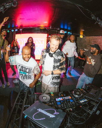 No Stress at Three Top Lounge – Chicago, IL
