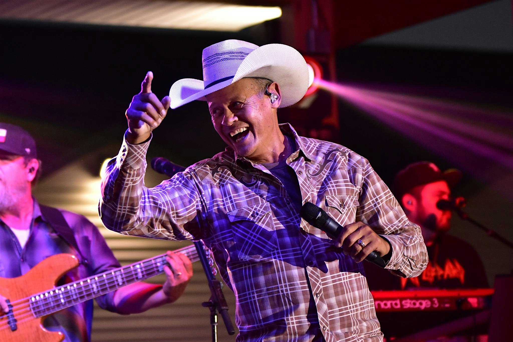 Neal McCoy with special guest Frank Ray!! at Wild Hogs Saloon & Eatery – Walford, IA